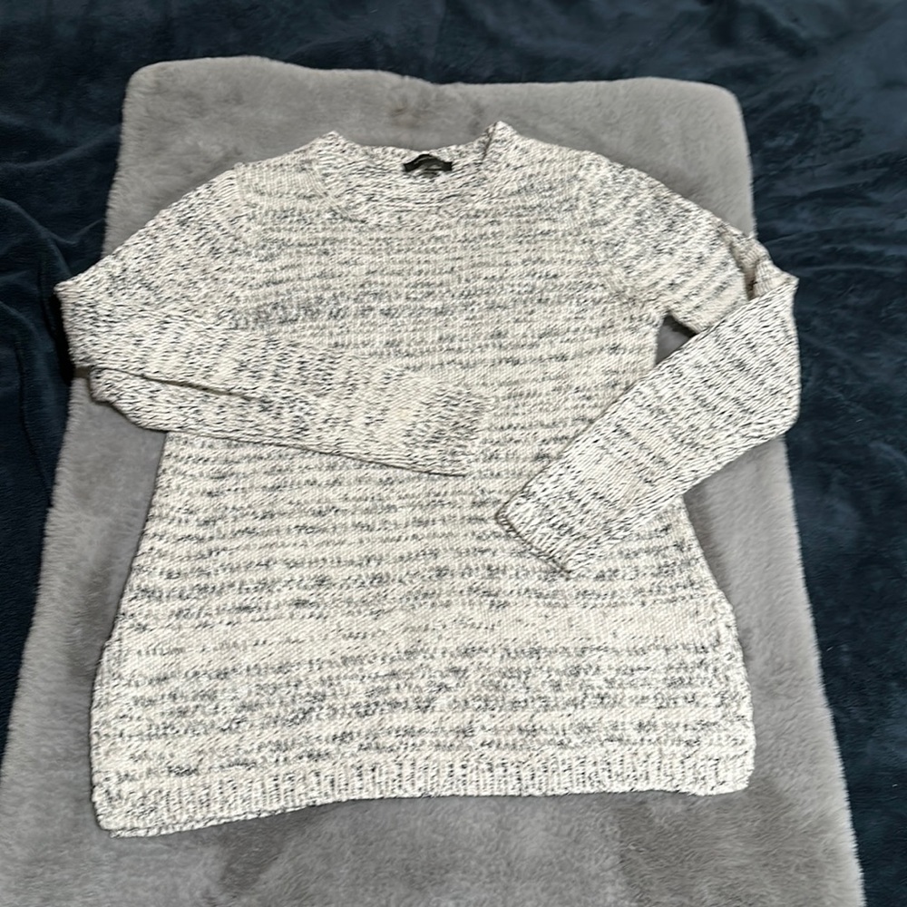 GUC Ann Taylor medium knit sweater